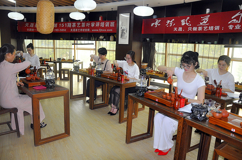 免费茶艺师培训班推荐 中国十大茶艺师培训中心献上最新版